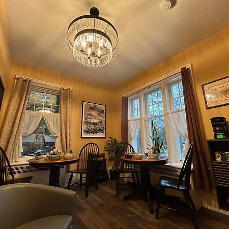 The Inn On Bay Gravenhurst Exteriér fotografie