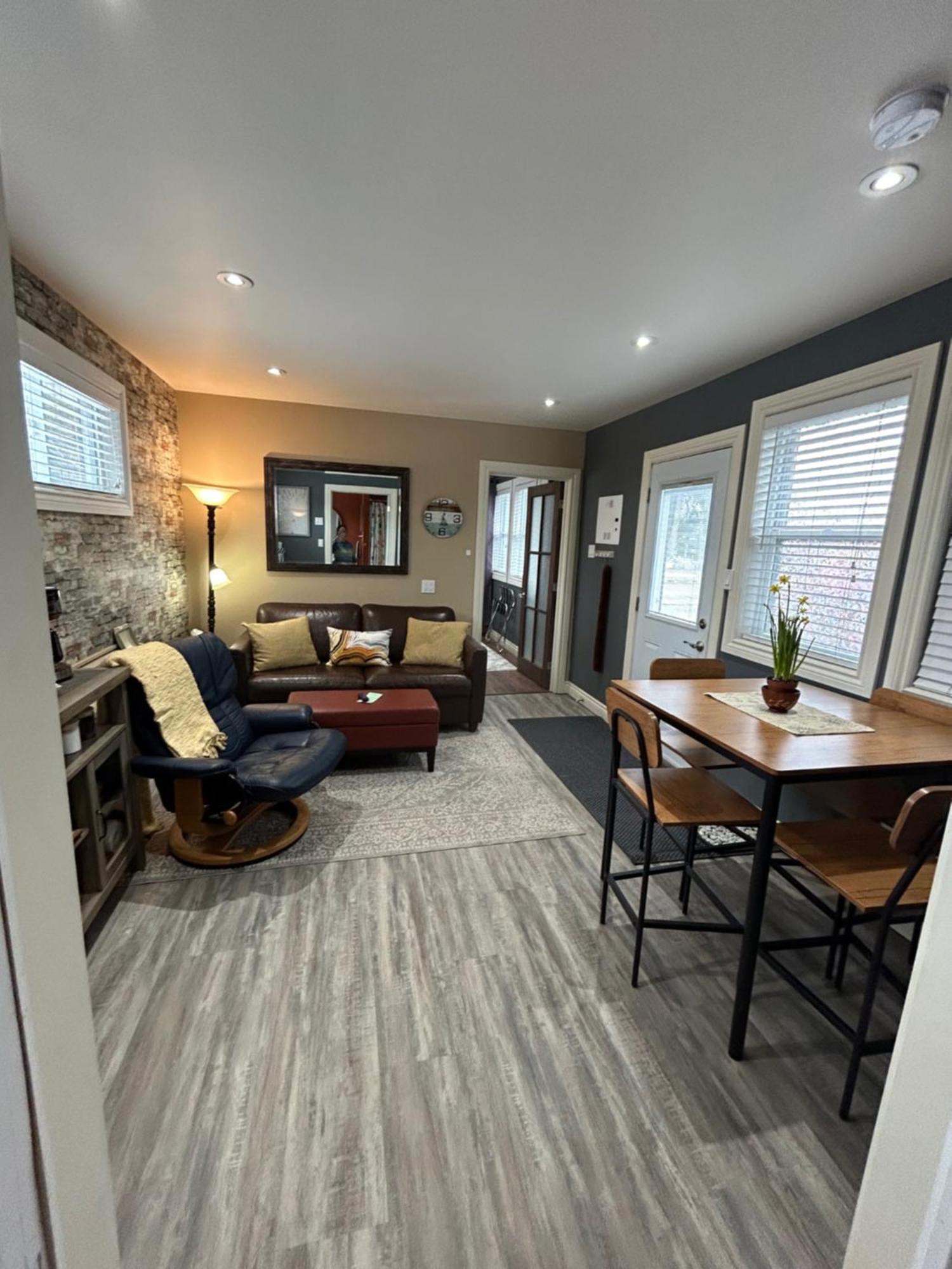 The Inn On Bay Gravenhurst Exteriér fotografie