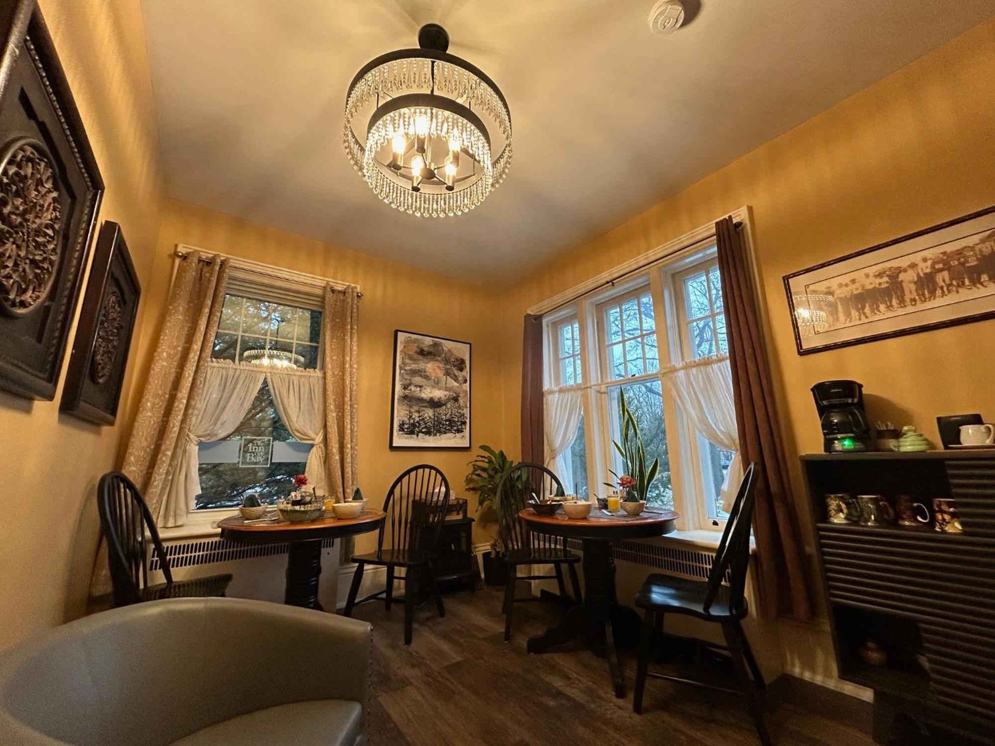 The Inn On Bay Gravenhurst Exteriér fotografie
