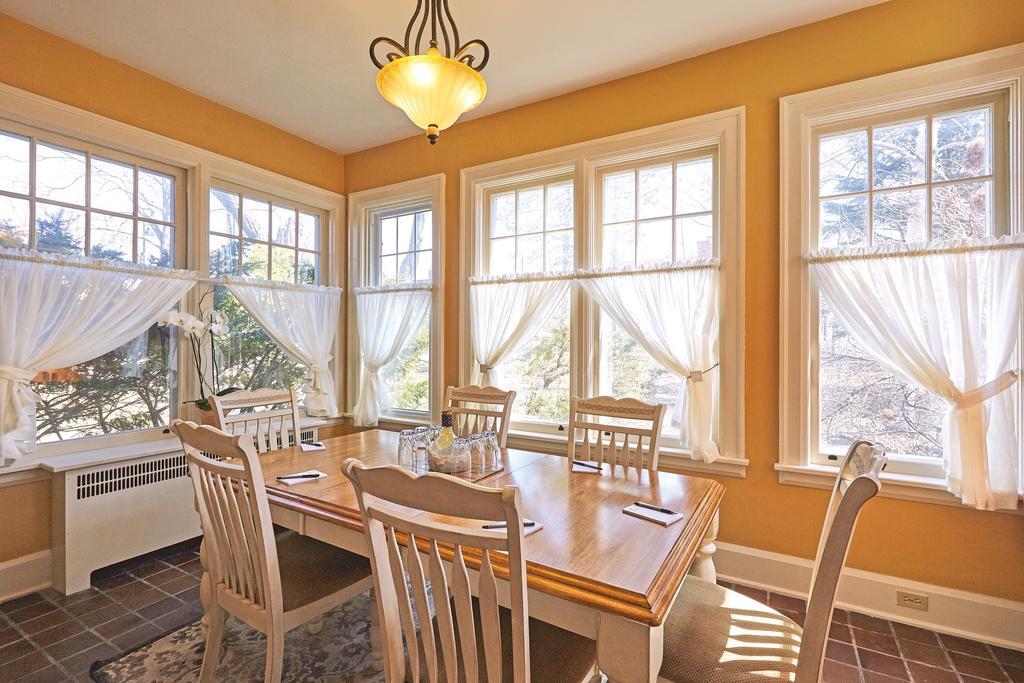 The Inn On Bay Gravenhurst Exteriér fotografie