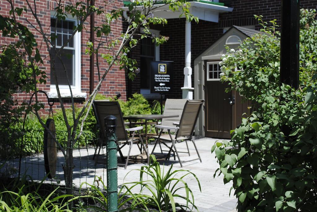 The Inn On Bay Gravenhurst Exteriér fotografie